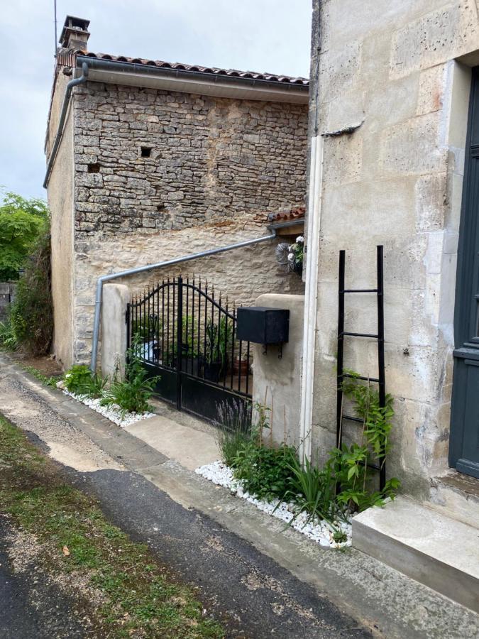 La Cour Blanche Villa Verteuil-sur-Charente Bagian luar foto